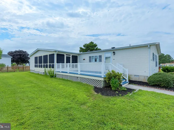 8 Midship Dr, Berlin, MD 21811