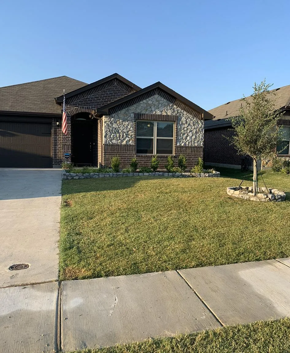 208 High Point Way — Photo 2