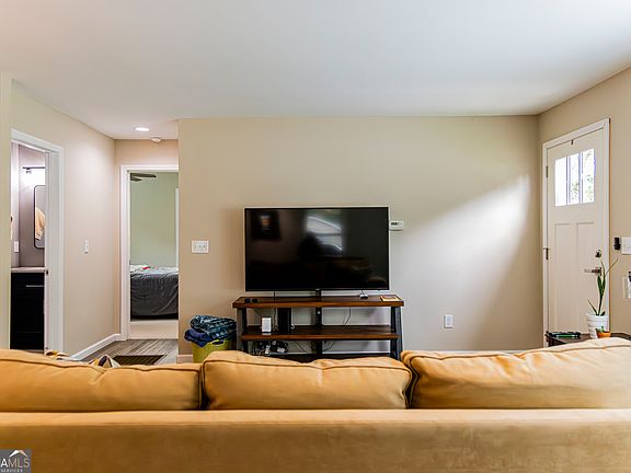 4th image of 803 Charlton St NW