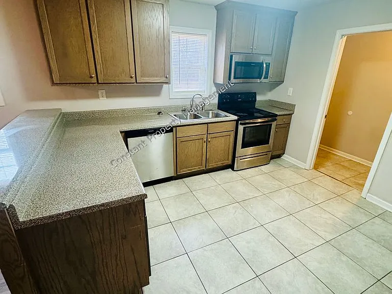 165 Garrison Rd — Photo 5