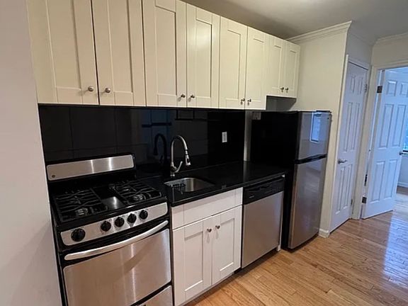 2nd image of 172 Rivington St APT 3
