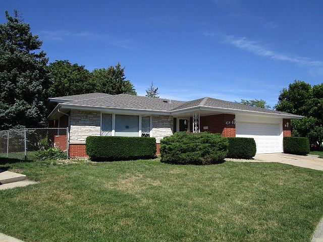 1st image of 934 E 169th Ct