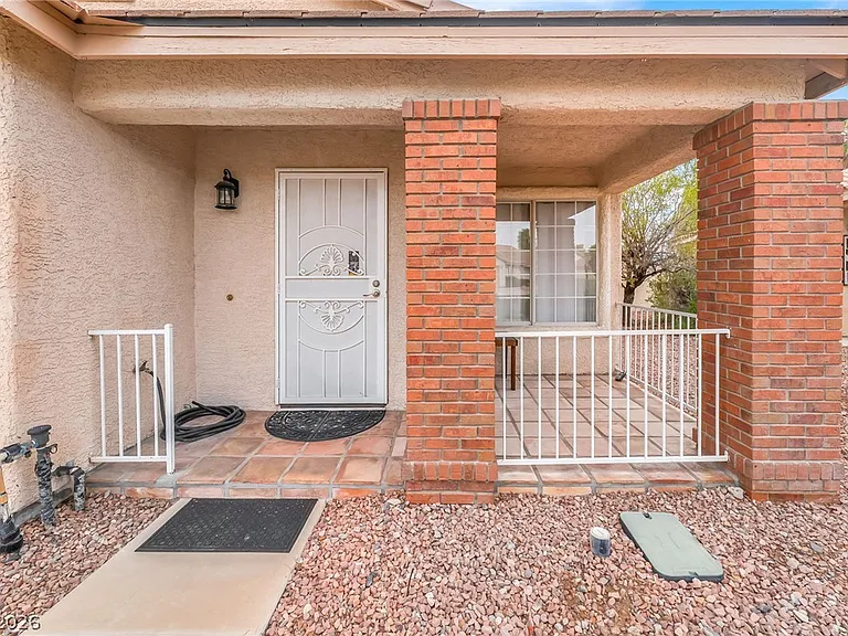 920 Ashurst Ct — Photo 3