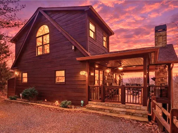 97 Fox Mountain Xing, Blue Ridge, GA 30513