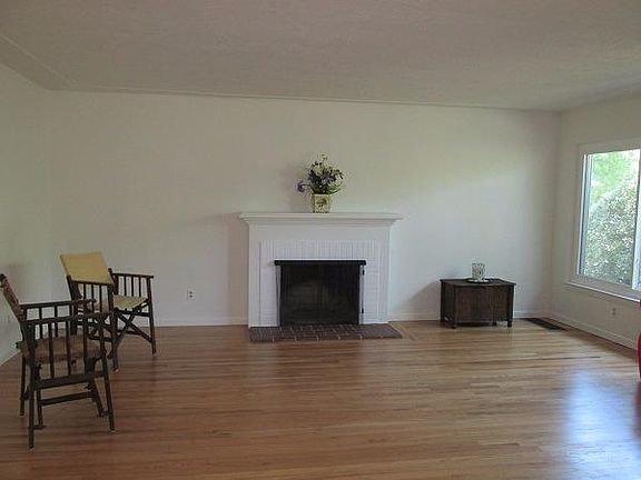 2nd image of 1137 W Cortland Ave