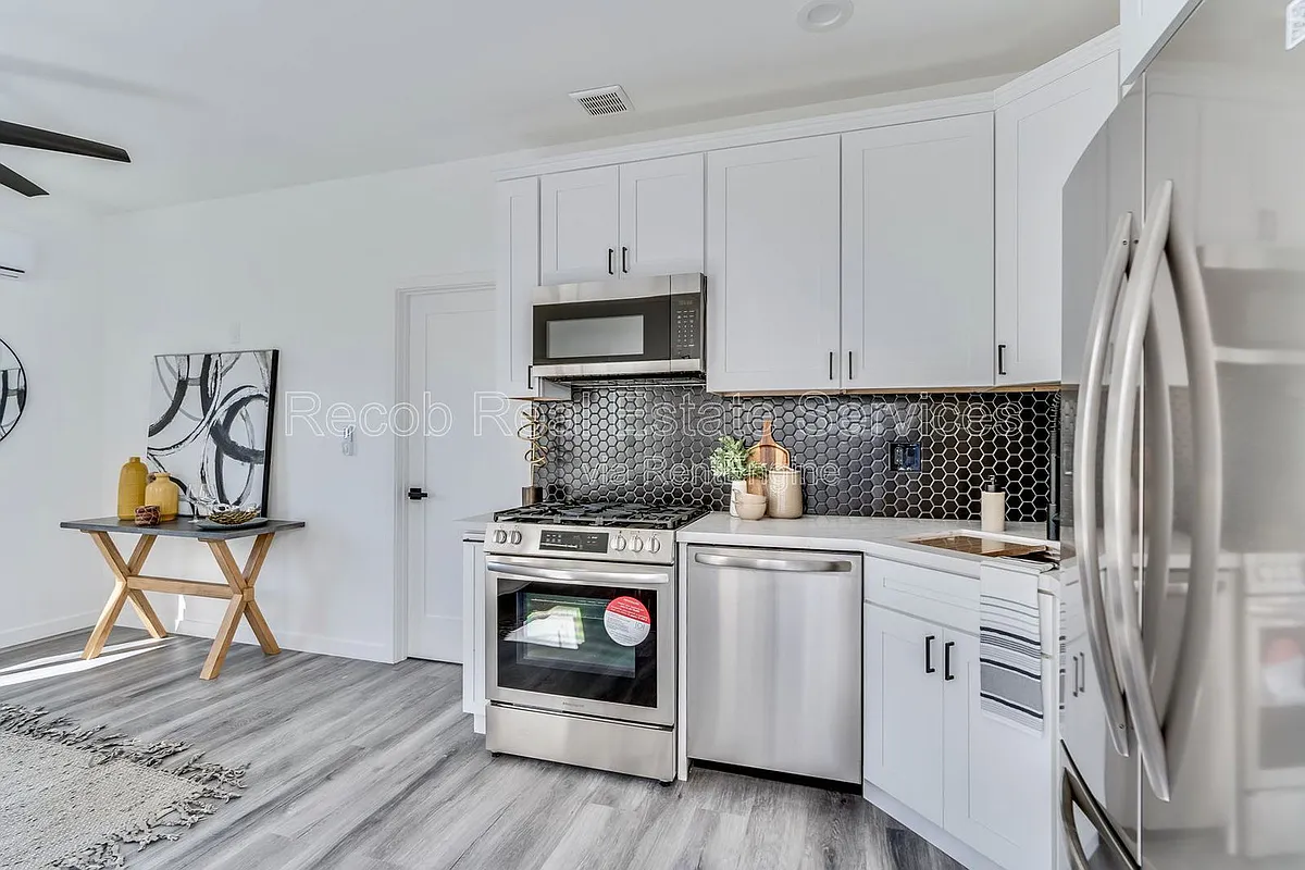 Building Photo - 4506 Moraga Ave #1