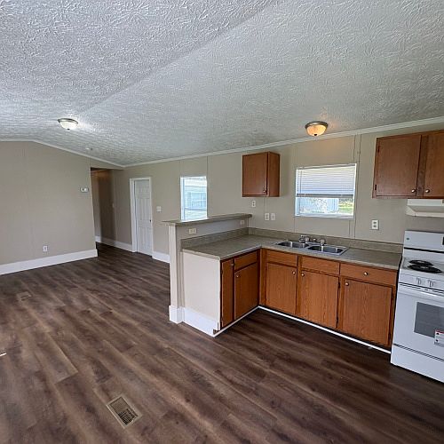1st image of 136 Yellow Pine Ln
