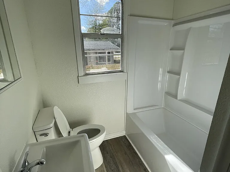 807 Kings Rd — Photo 10