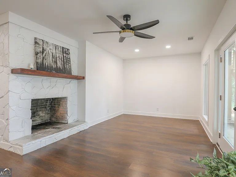 212 Southland Dr — Photo 17
