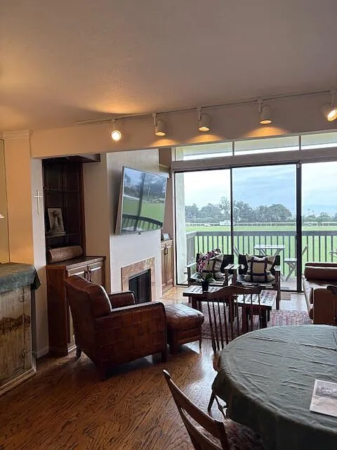 2 bed, 2.0 bath, 1020 sqft, $5,500 — Photo 3