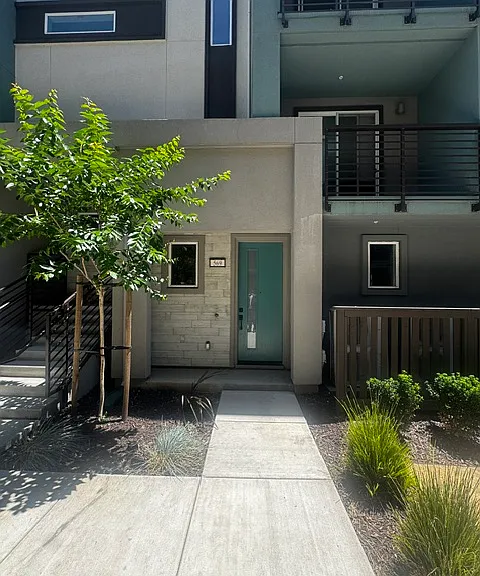569 Yale Way — Photo 1