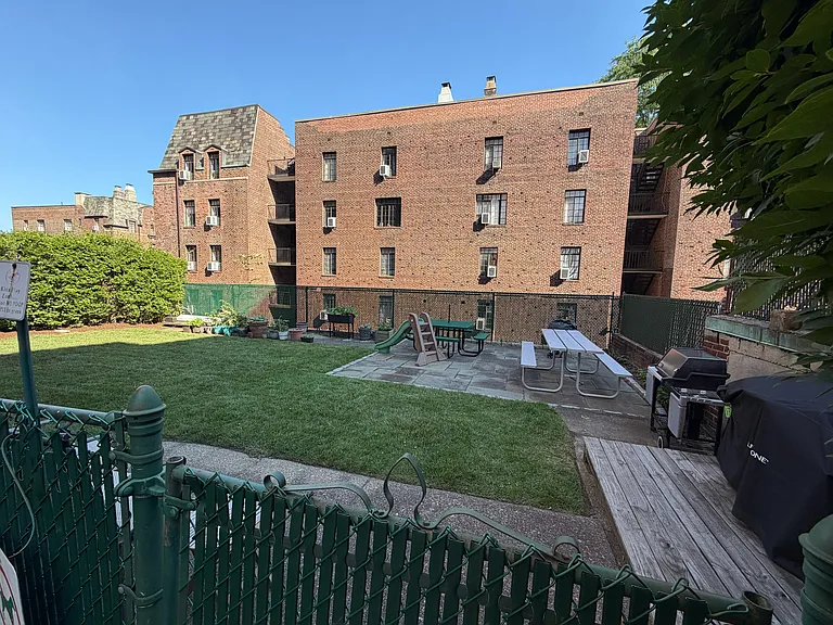 10 Lake St — Photo 17