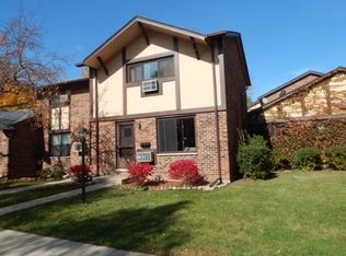 18W018 Lowell Ln, Villa Park, IL 60181