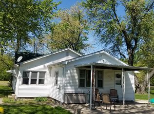 201 E 3rd St, Coffeen, IL 62017