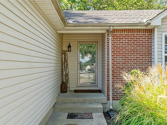 3rd image of 849 Round Hill Ct