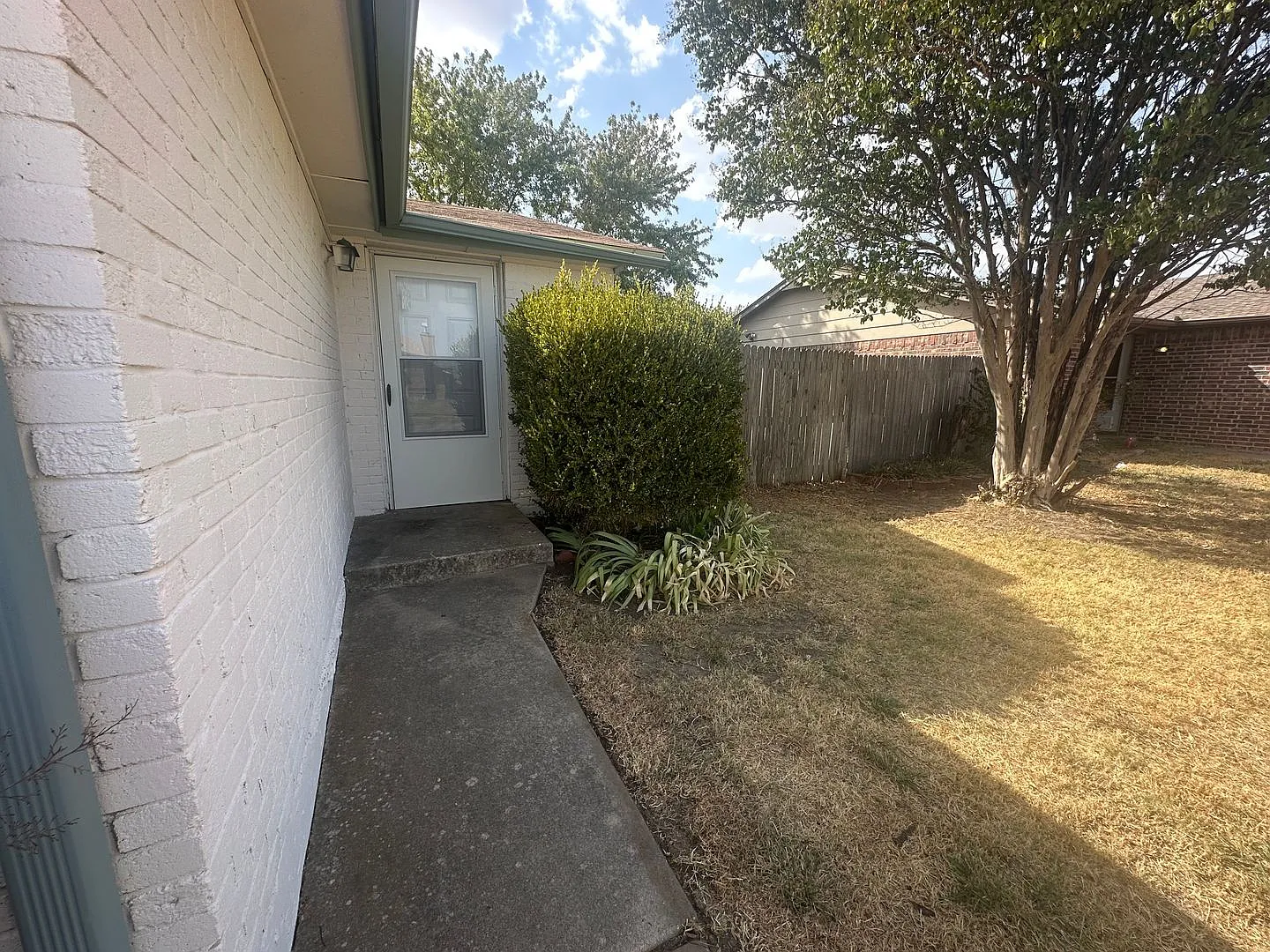 2 bed, 2 bath, Duplex with 1 car garage — Photo 3