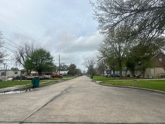 4th image of 2716 N Harris Ave