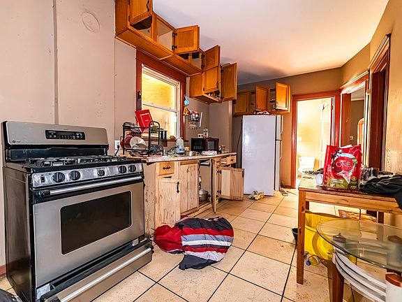 5th image of 1312 W 73rd Pl