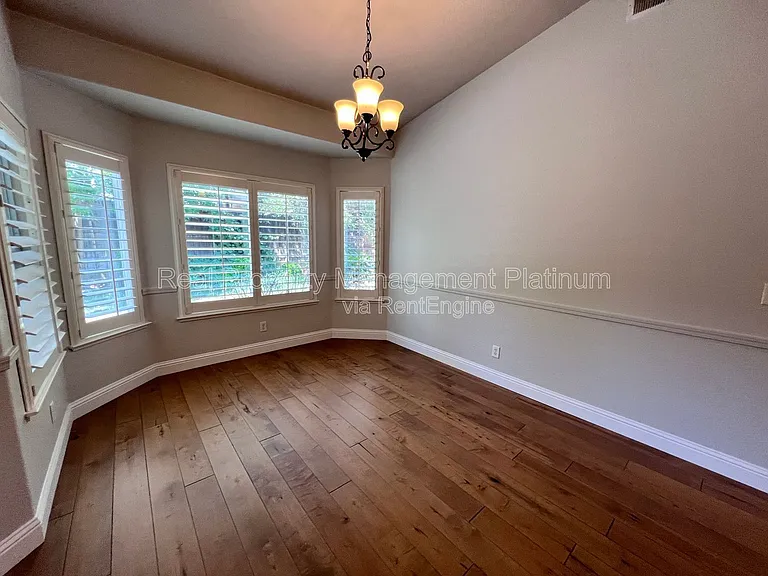 2552 E Kelso Ave — Photo 11