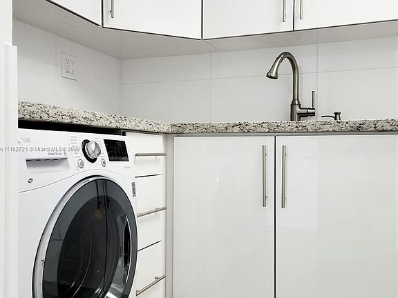 5th image of 1000 West Ave APT 320