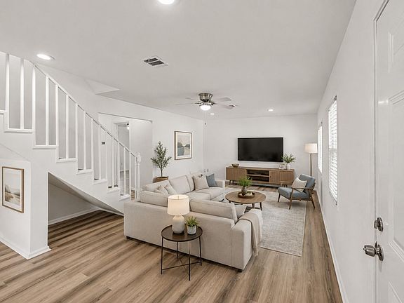 4th image of 302 Lawrence St