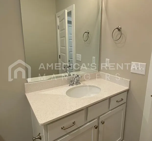535 Troubadour Ln — Photo 9