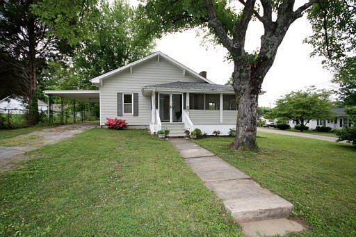 2nd image of 961 NE Hiawassee Ave