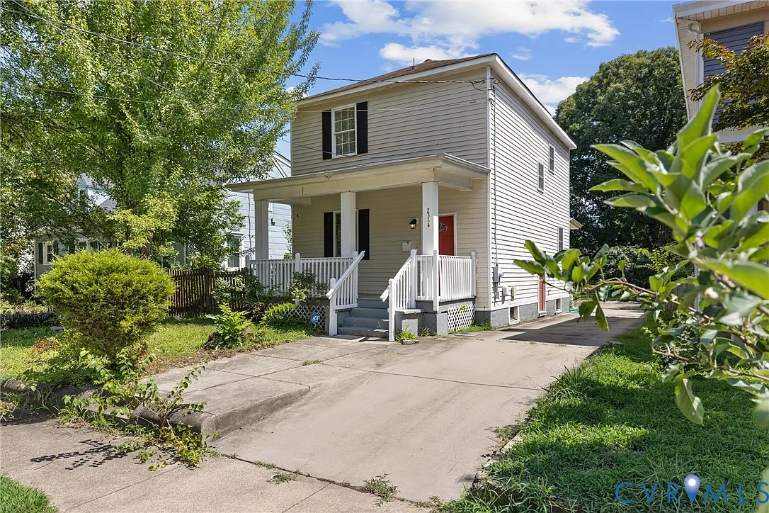 3 bed, 3.0 bath, 2015 sqft, $2,200 — Photo 1