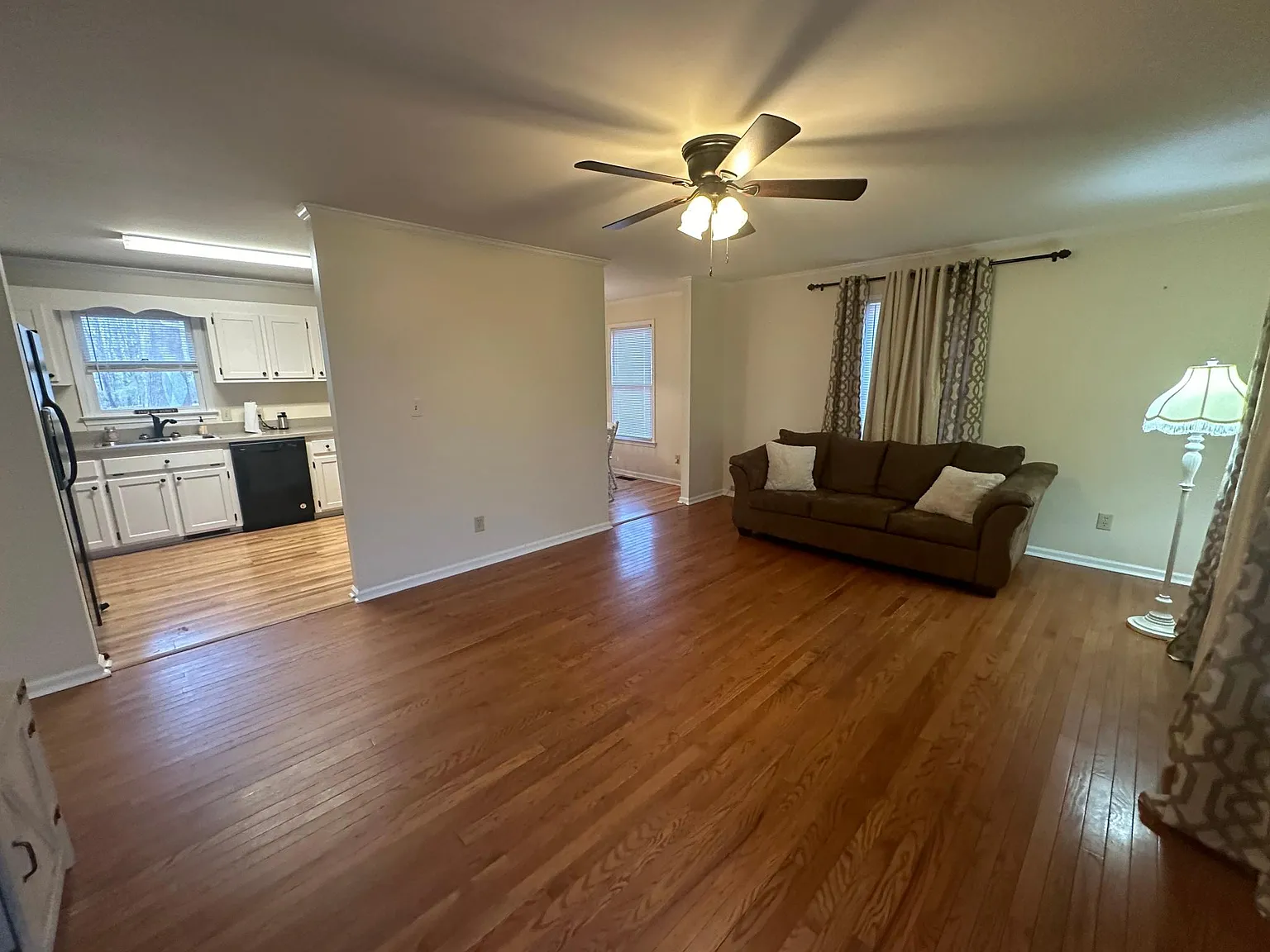 3 bed, 1200 sqft, $1,850 — Photo 2