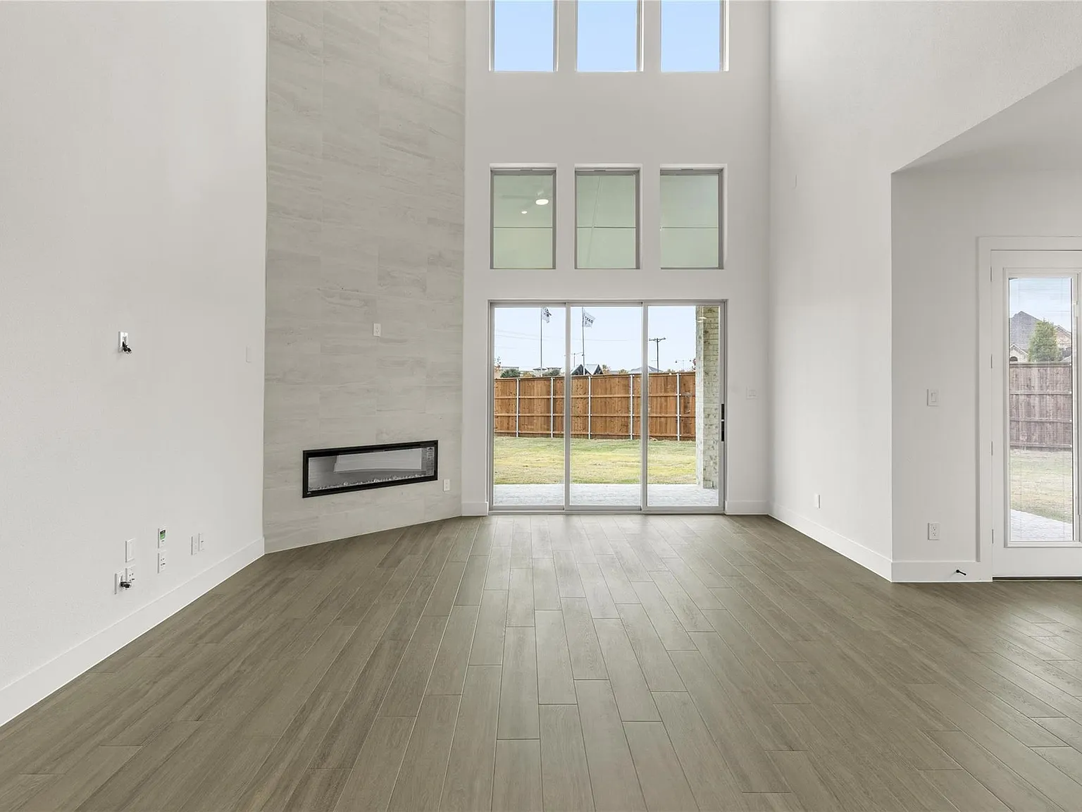 6 bed, 4311 sqft, $5,400 — Photo 3