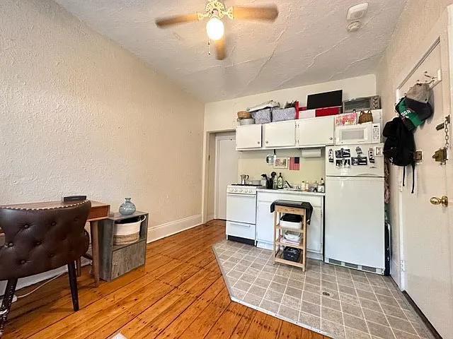 1 bed, 300 sqft, $2,300 — Photo 3