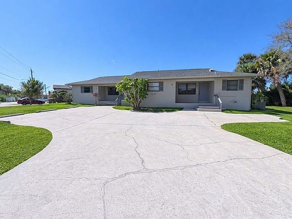 3rd image of 3211 Riverside Dr