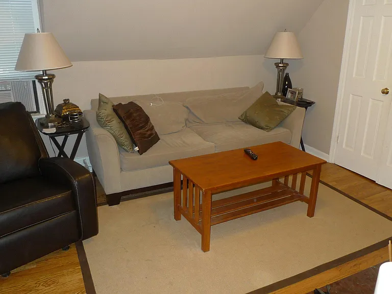 1210 W Oakdale Ave #2 — Photo 1