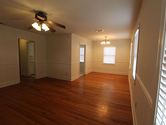 3rd image of 3224 Sandage Ave