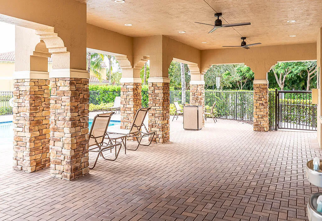 4 bed, 3.0 bath, 2076 sqft, $3,600 — Photo 4