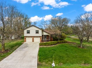 15878 Old Orchard Rd, Bloomington, IL 61705