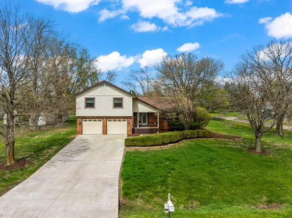 15878 Old Orchard Rd, Bloomington, IL 61705