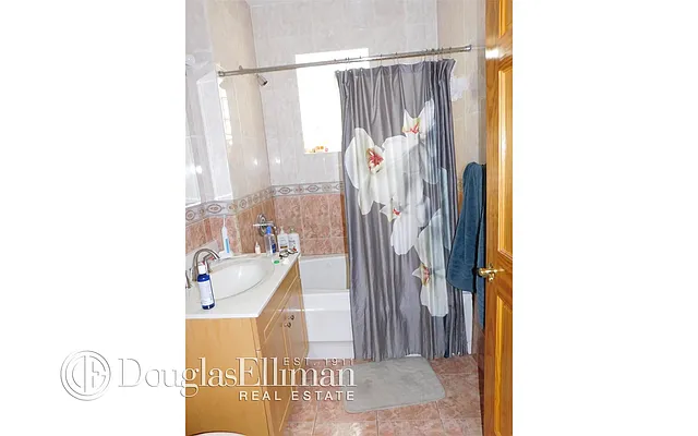 Rented by Douglas Elliman | media 16