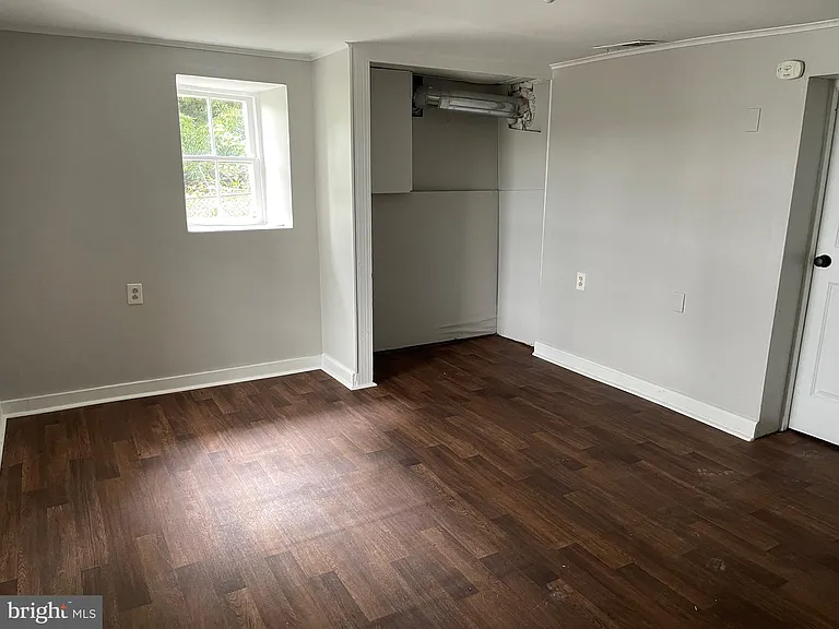 215 Chapel Ave — Photo 3