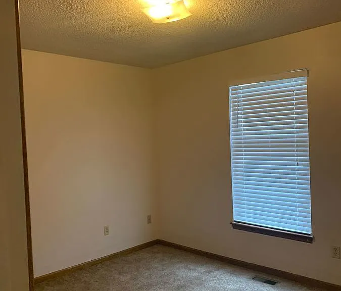4801 NW Pennington Ln — Photo 10