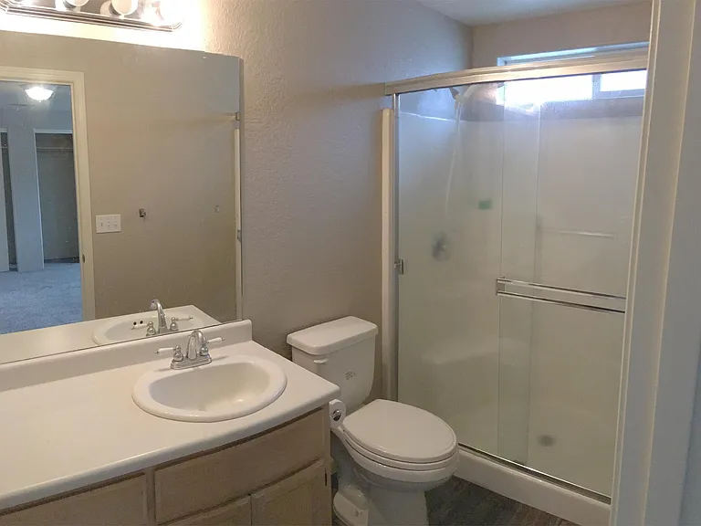 445 Crystal Dr — Photo 3