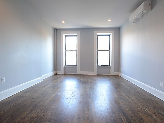 3rd image of 127 Putnam Ave APT 2R