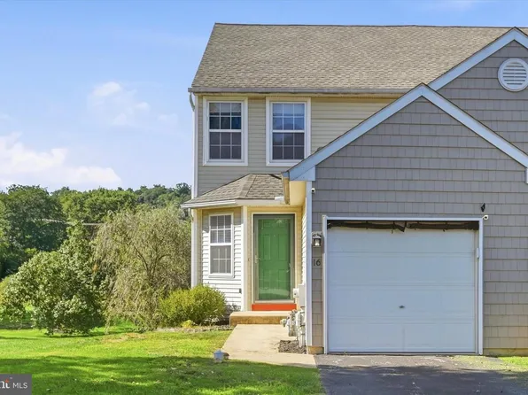 16 Marc Dr, Coatesville, PA 19320