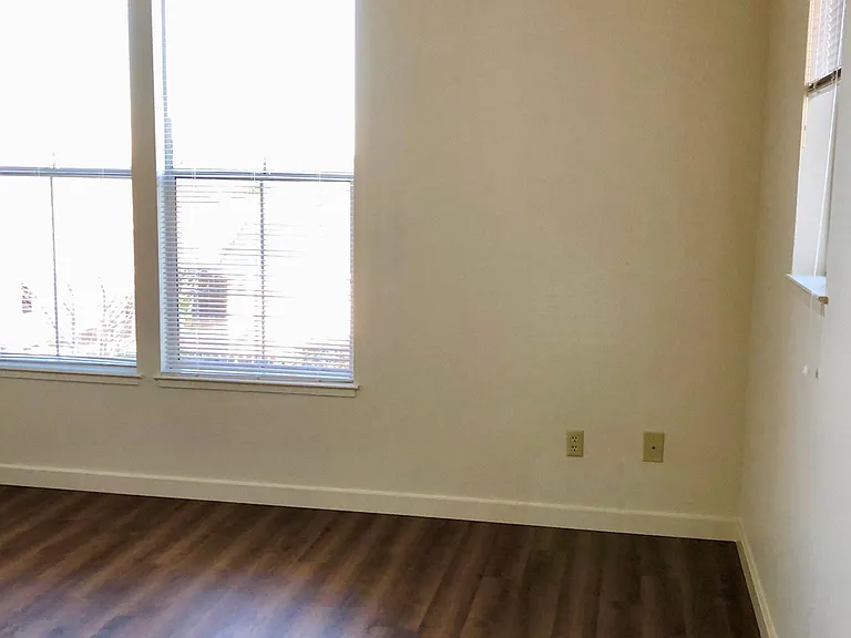 842 E Dana St — Photo 10