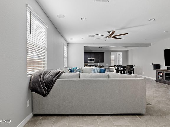 3rd image of 3431 E DAKOTA Drive