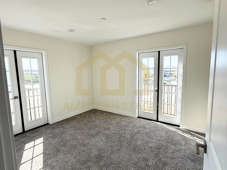 101 N Broadway — Photo 22
