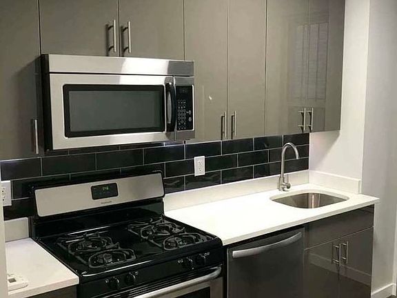 5th image of 23-19 Steinway St #1R
