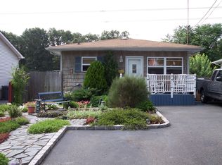 418 Fir Grove Rd, Ronkonkoma, NY 11779