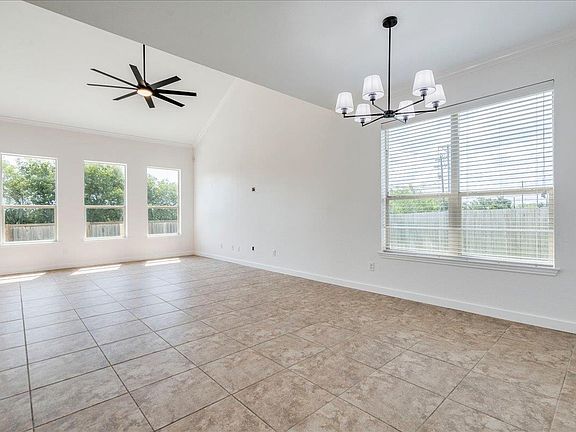 5th image of 484 Travertine Trl