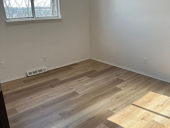 4th image of 600 Commerce Ave NW #522